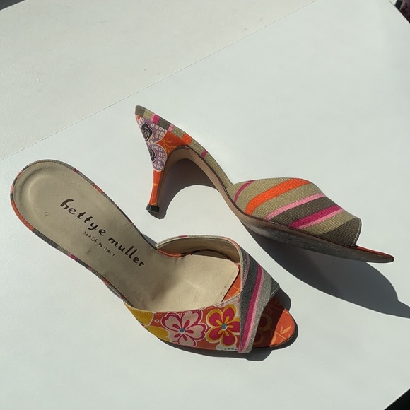 • fall floral kitten heel • - Picture 2 of 5